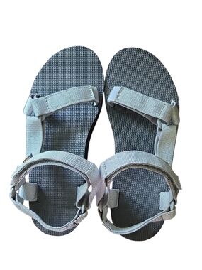TEVA Silver Metallic Strap Platform Sandals - Size 7 EUC